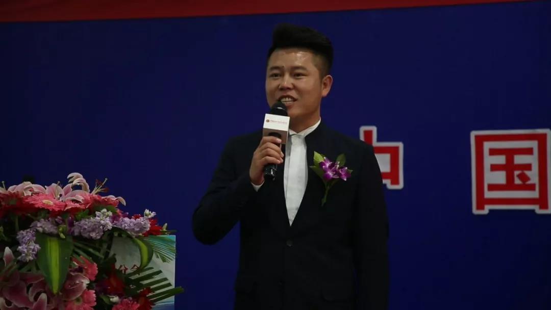 央视著名主持人张伟